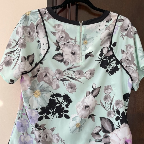 BRAND NEW FLORAL TOP - Picture 3 of 4
